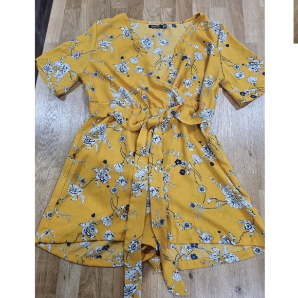 Boohoo Pants - Boohoo size 12 mustard yellow floral jumpsuit